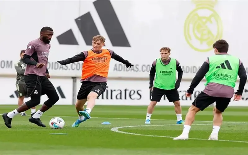 قبل الموعد المتوقع.. لاعب ريال مدريد يعود للتدريبات استعدادًا لمواجهة إشبيلية